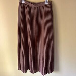 Aritzia babaton pleated midi skirt